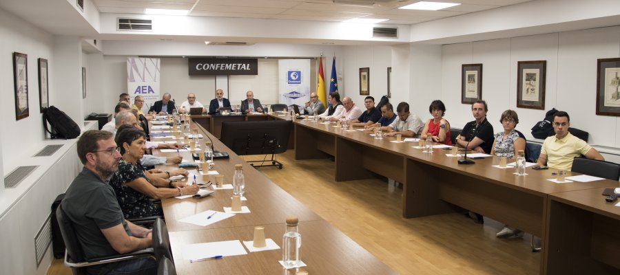 (Imagen de la XI Jornada Técnica de Actualización de Conocimientos para los responsables de calidad de las empresas licenciatarias de las Marcas QUALANOD, QUALICOAT, QUALIDECO y QUALISTEELCOAT organizada por AEA. Foto AEA©)